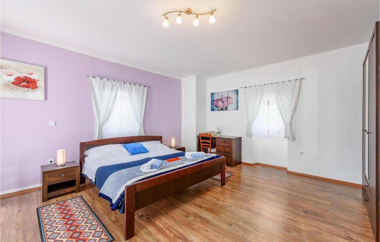 Cozy Home In Pamici With Kitchen Экстерьер фото
